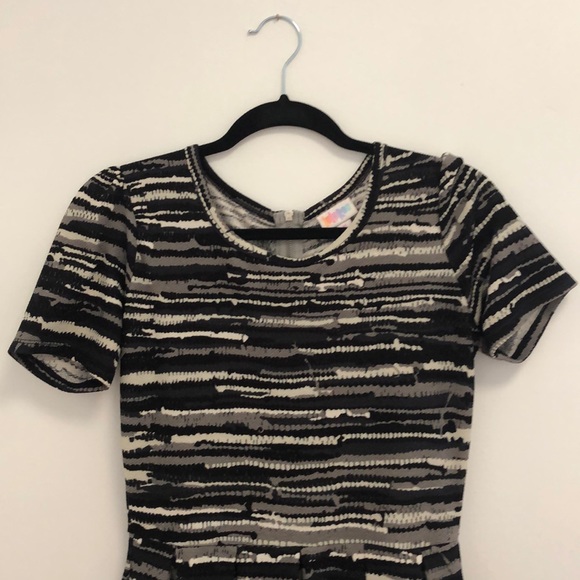 LulaRoe Amelia in Medium, black grey and white - Picture 2 of 4